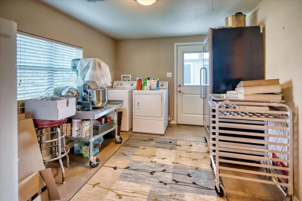209 E Houston Street Llano TX 78643