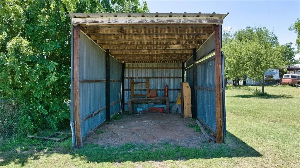 209 E Houston Street Llano TX 78643