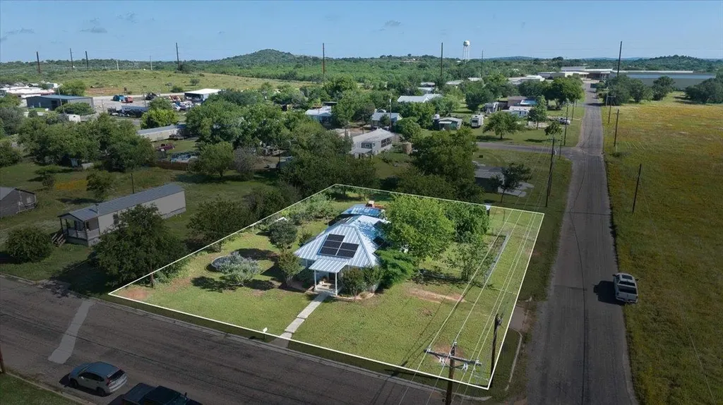 209 E Houston Street Llano TX 78643