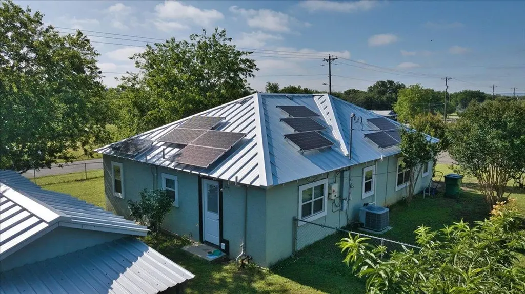 209 E Houston Street Llano TX 78643