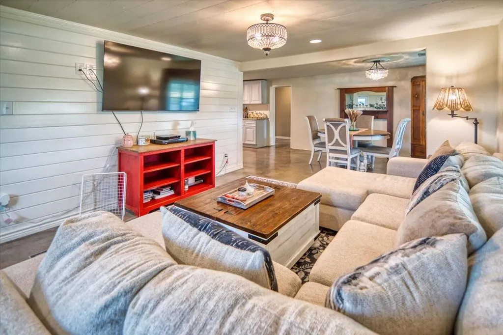 209 E Houston Street Llano TX 78643