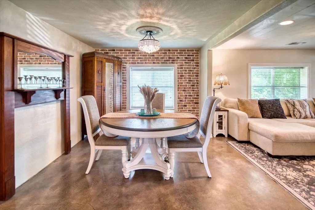 209 E Houston Street Llano TX 78643