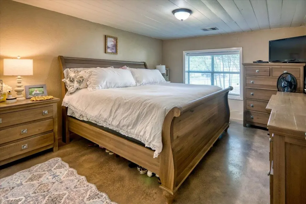 209 E Houston Street Llano TX 78643