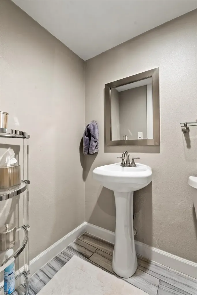 2101 Airole Way Austin TX 78704