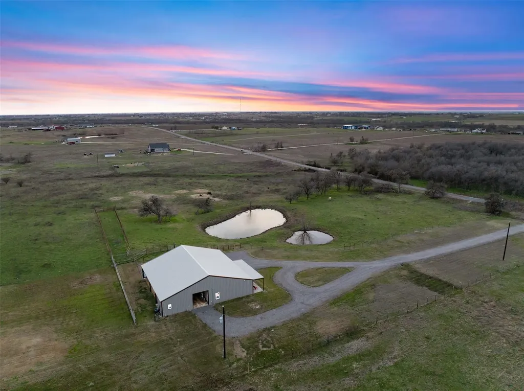 700 County Road 466 Elgin TX 78621