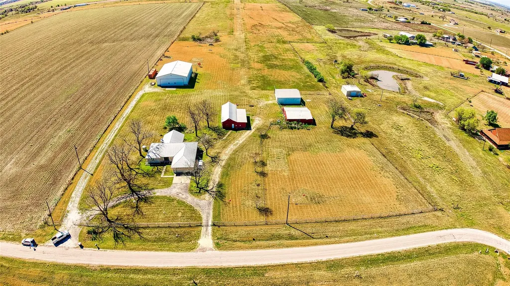 1005 E Buttercup Road Taylor TX 76574