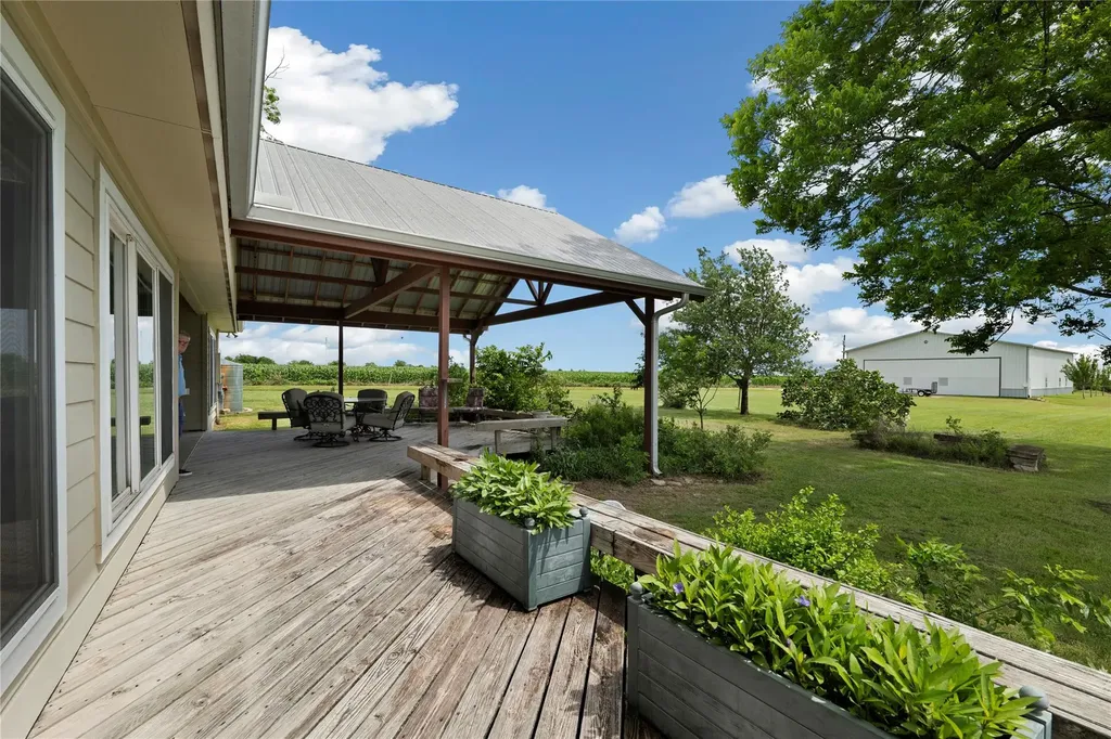 1005 E Buttercup Road Taylor TX 76574