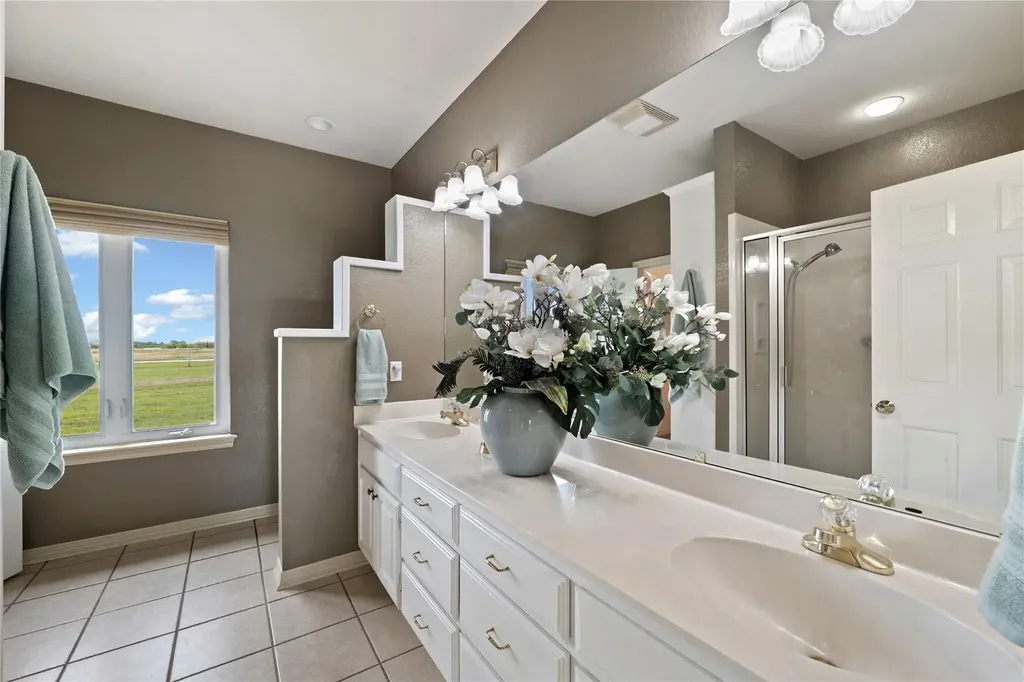 1005 E Buttercup Road Taylor TX 76574