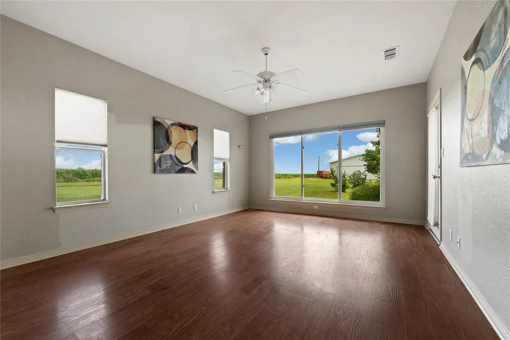 1005 E Buttercup Road Taylor TX 76574
