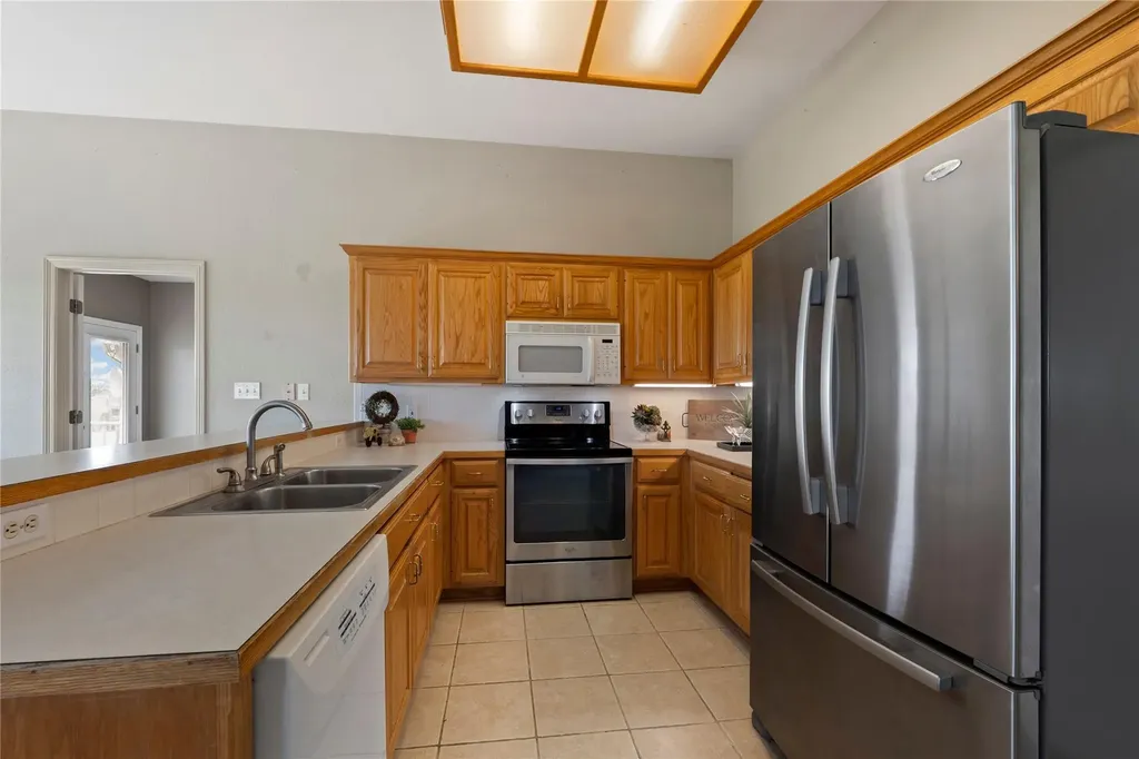 1005 E Buttercup Road Taylor TX 76574
