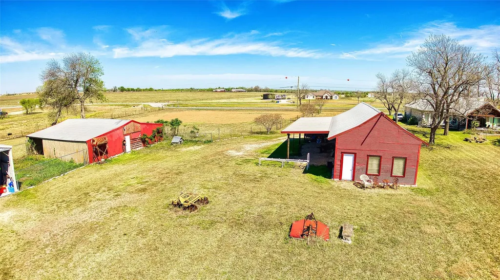 1005 E Buttercup Road Taylor TX 76574