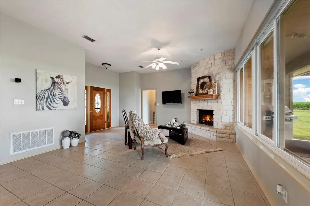 1005 E Buttercup Road Taylor TX 76574