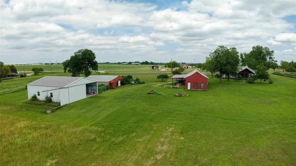 1005 E Buttercup Road Taylor TX 76574