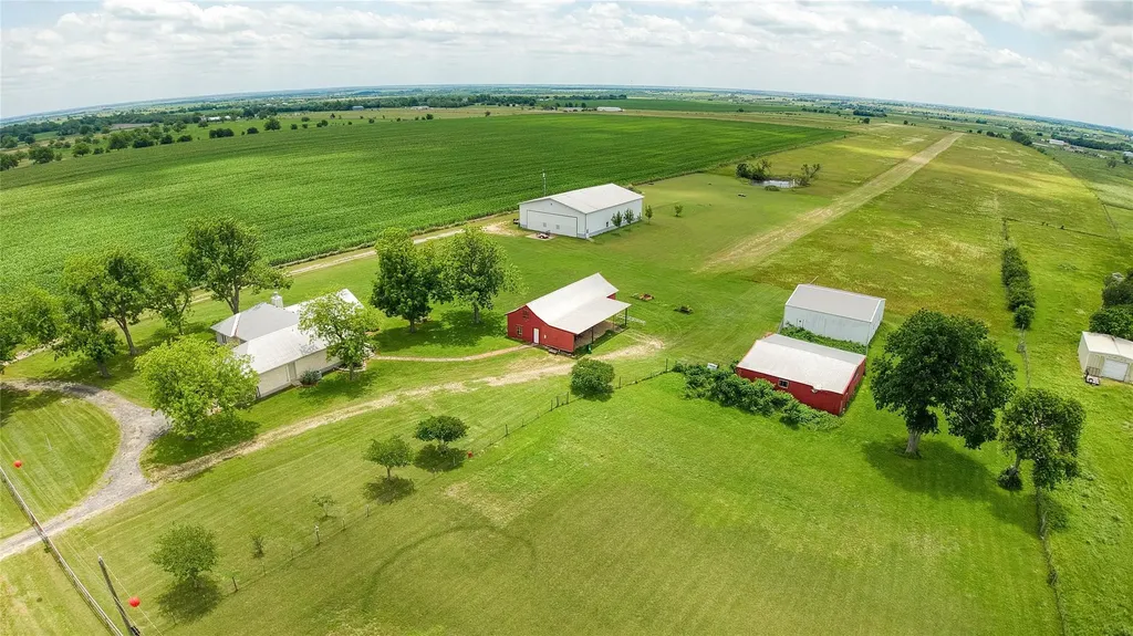 1005 E Buttercup Road Taylor TX 76574