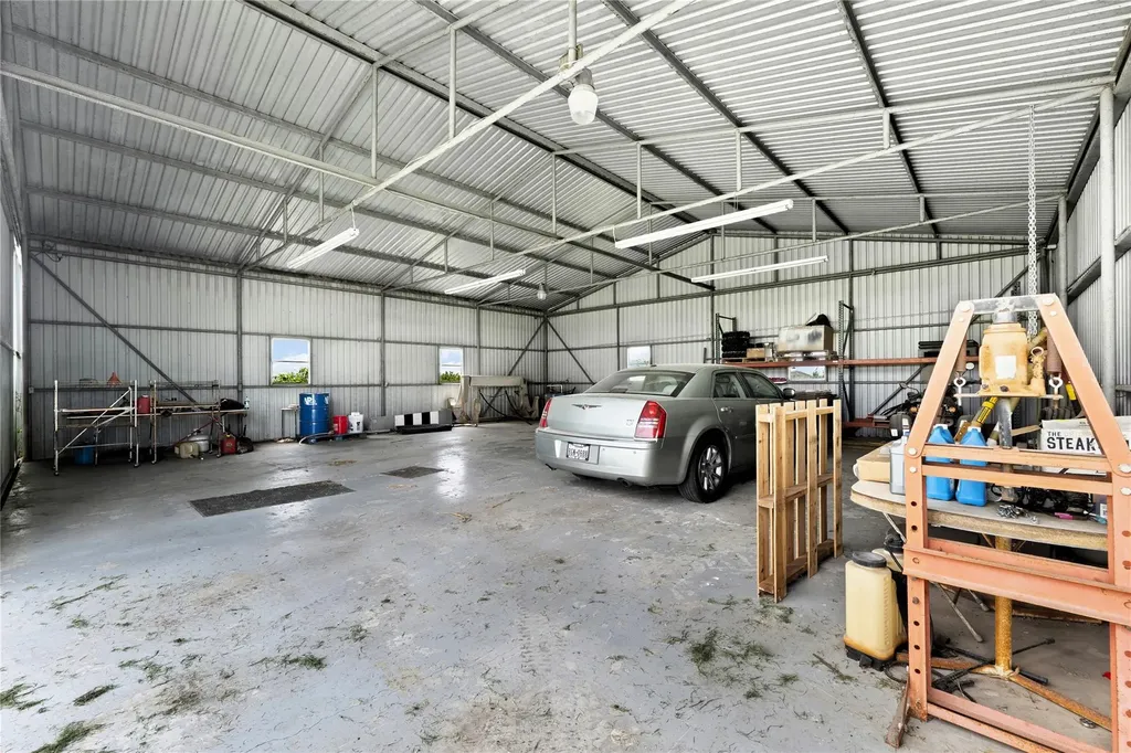 1005 E Buttercup Road Taylor TX 76574