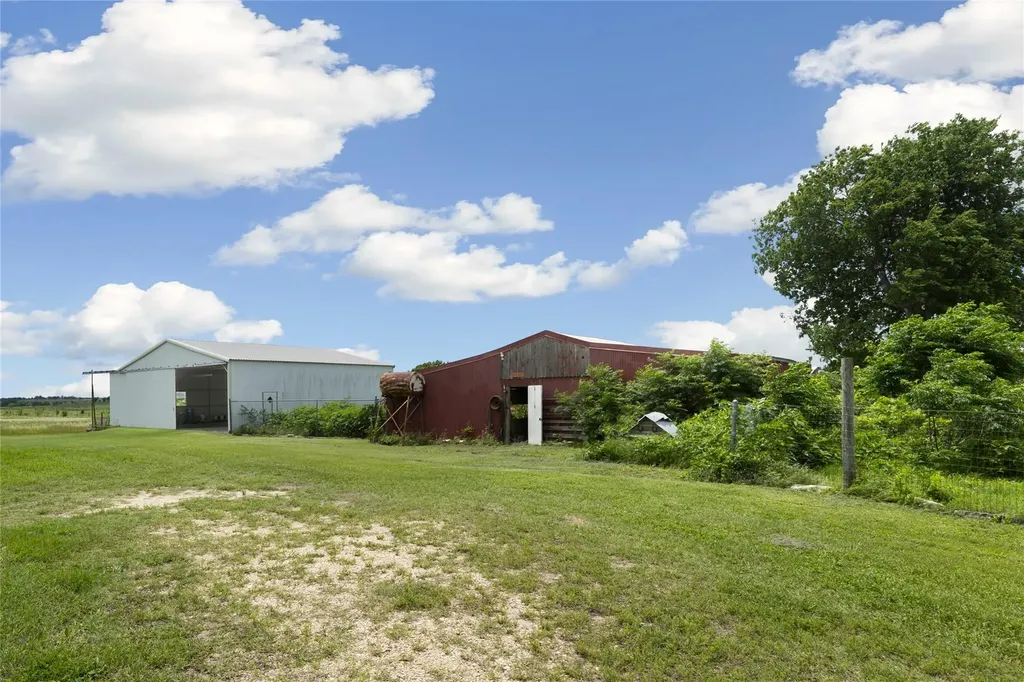 1005 E Buttercup Road Taylor TX 76574