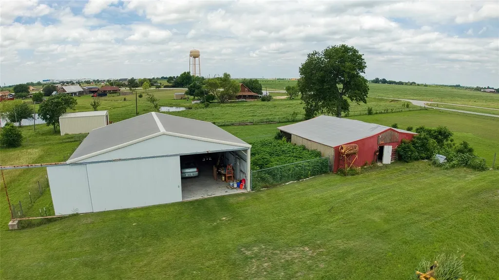 1005 E Buttercup Road Taylor TX 76574