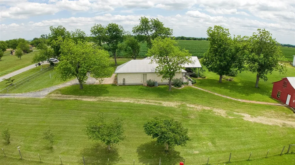 1005 E Buttercup Road Taylor TX 76574