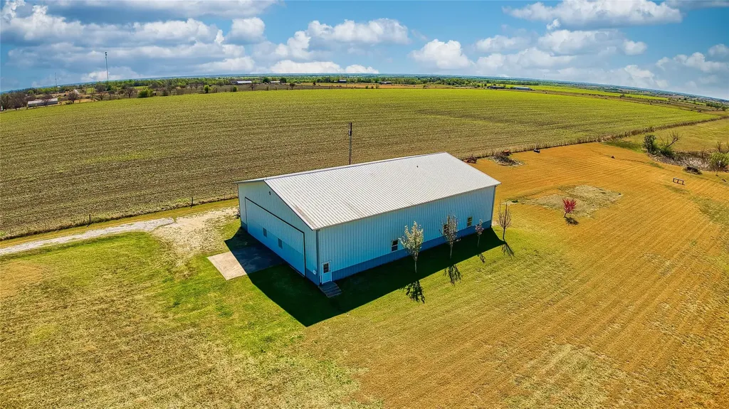 1005 E Buttercup Road Taylor TX 76574