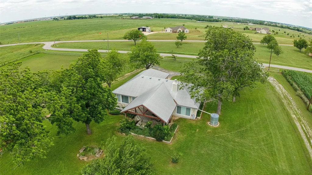 1005 E Buttercup Road Taylor TX 76574