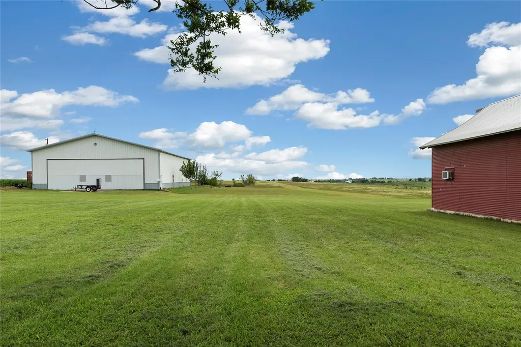 1005 E Buttercup Road Taylor TX 76574