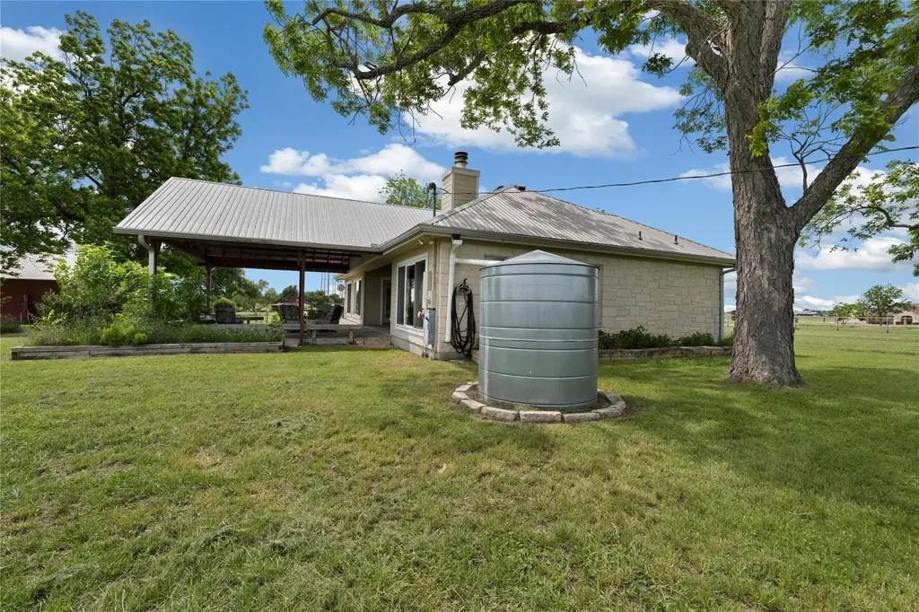 1005 E Buttercup Road Taylor TX 76574