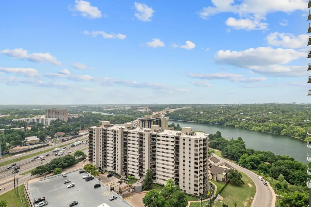 48 East Avenue Austin TX 78701