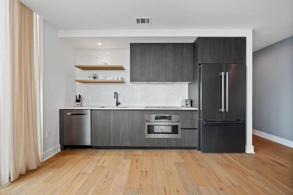 48 East Avenue Austin TX 78701