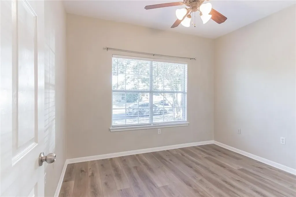 5625 Signal Point Austin TX 78724