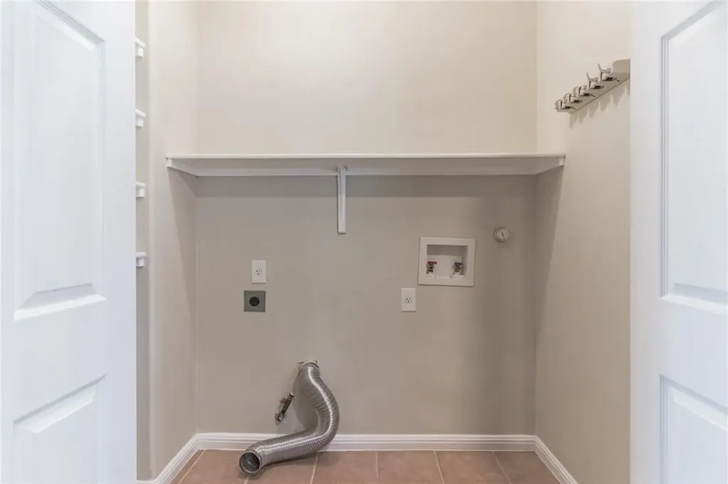 5625 Signal Point Austin TX 78724