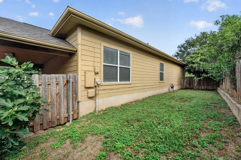 5625 Signal Point Austin TX 78724