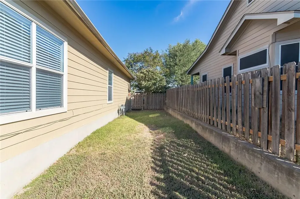 5625 Signal Point Austin TX 78724