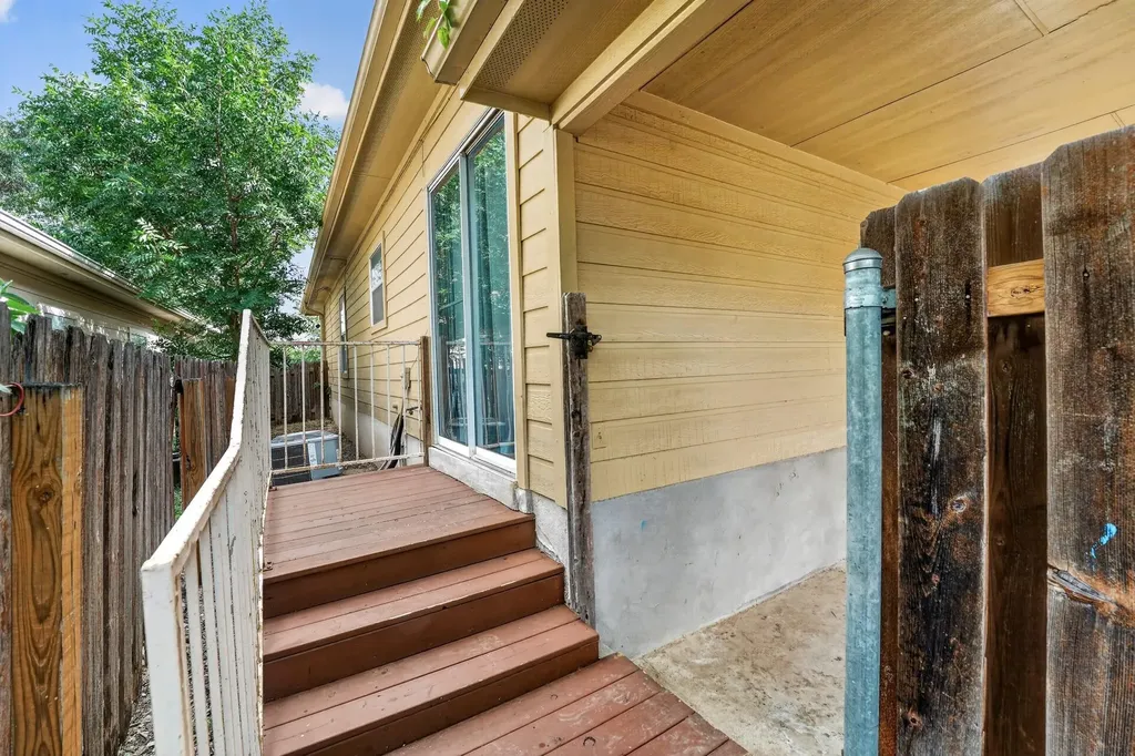 5625 Signal Point Austin TX 78724
