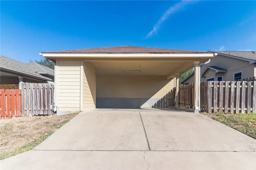 5625 Signal Point Austin TX 78724