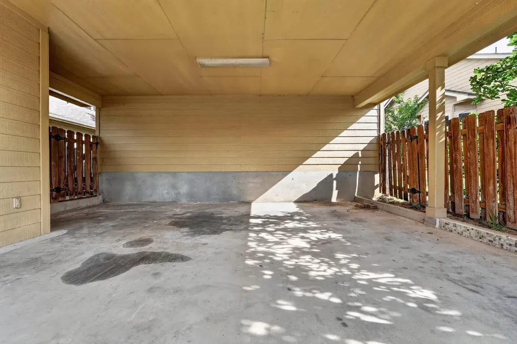 5625 Signal Point Austin TX 78724