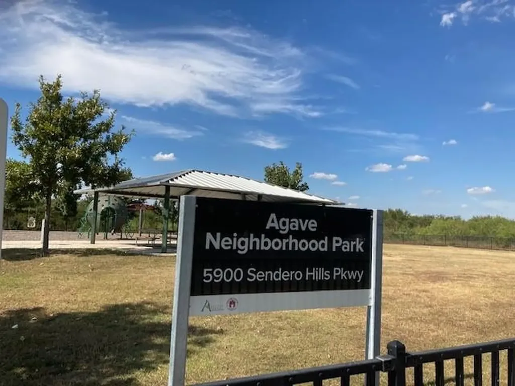 5625 Signal Point Austin TX 78724