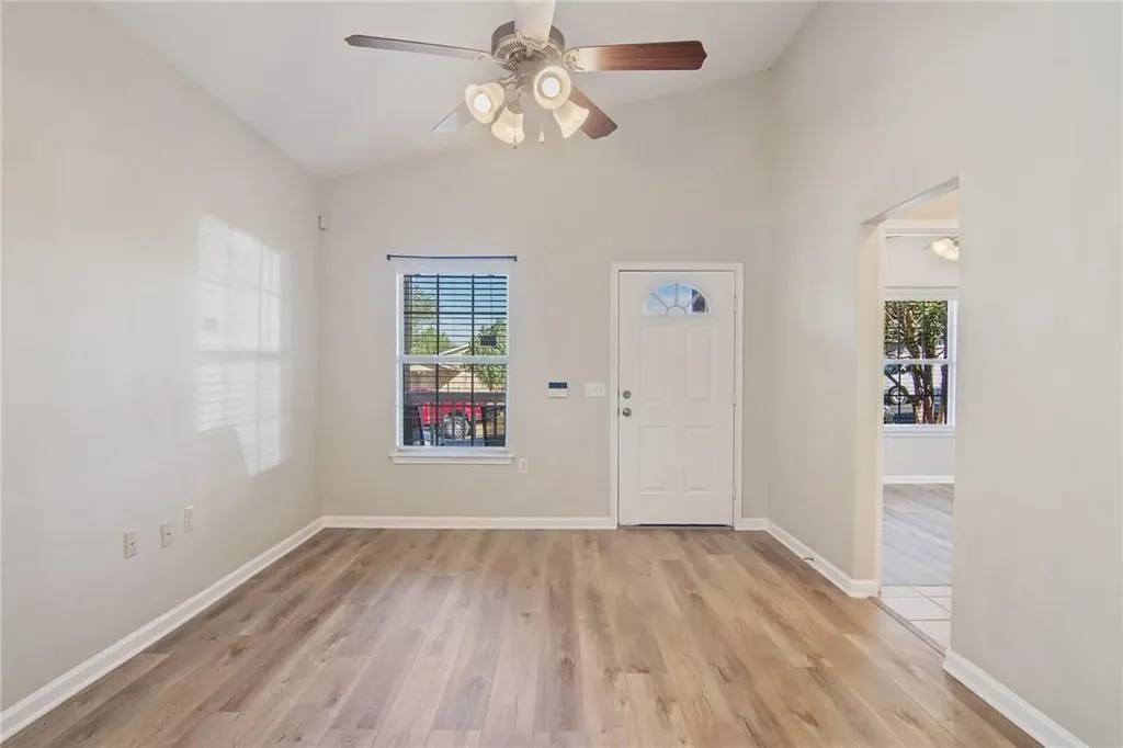 5625 Signal Point Austin TX 78724