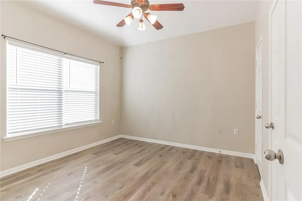 5625 Signal Point Austin TX 78724