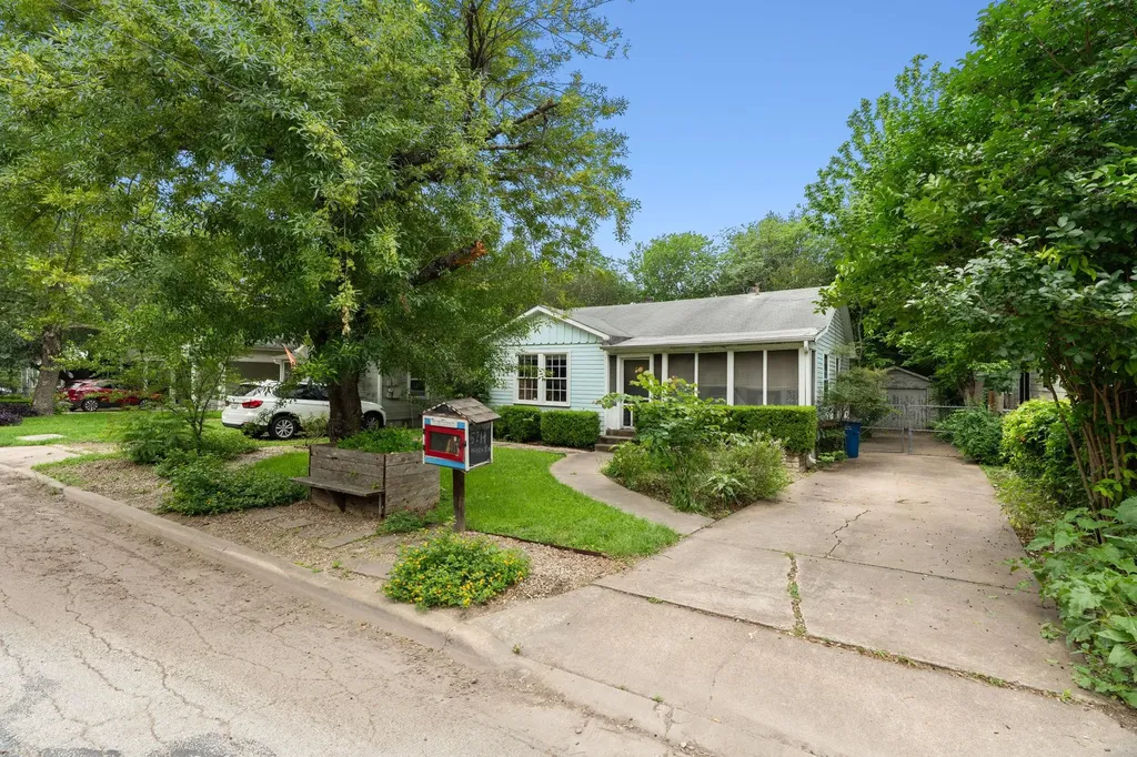 5214 Woodview Avenue Austin TX 78756