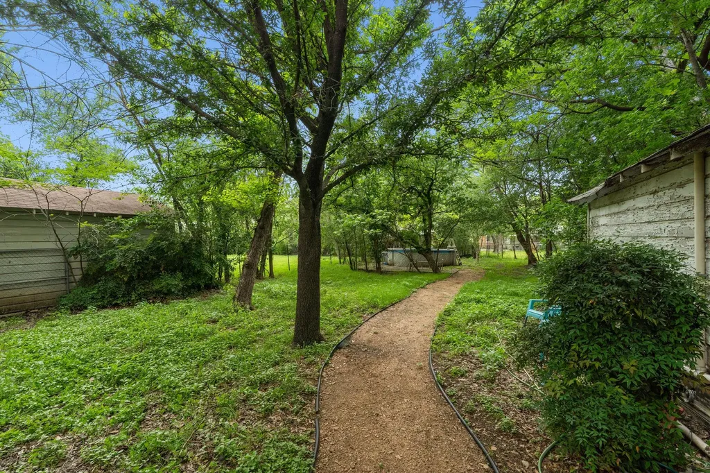 5214 Woodview Avenue Austin TX 78756