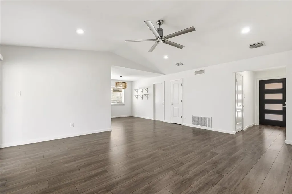 9404 Meadow Vale Austin TX 78758