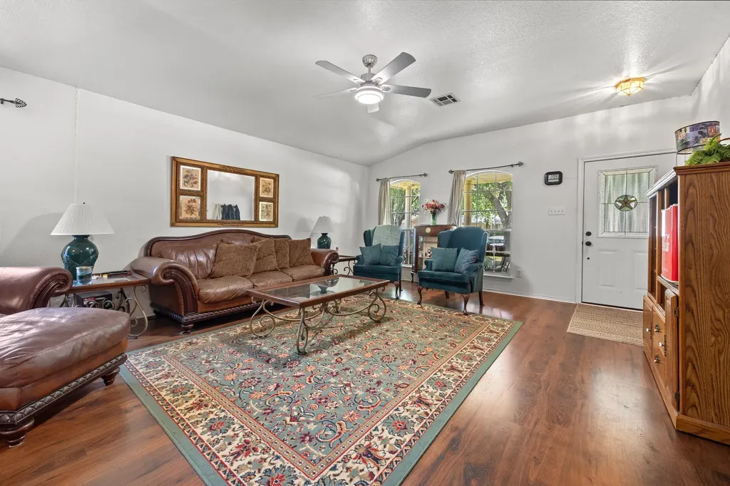 2556 Vernell Way Round Rock TX 78664