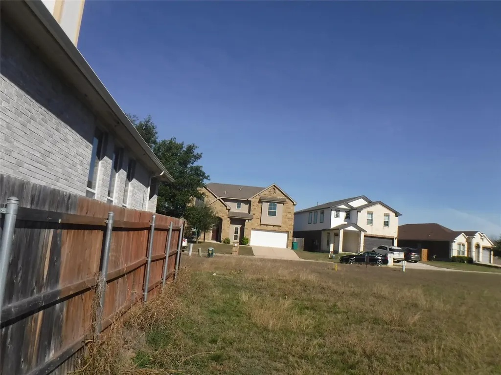 317 Gettysburg Loop Elgin TX 78621