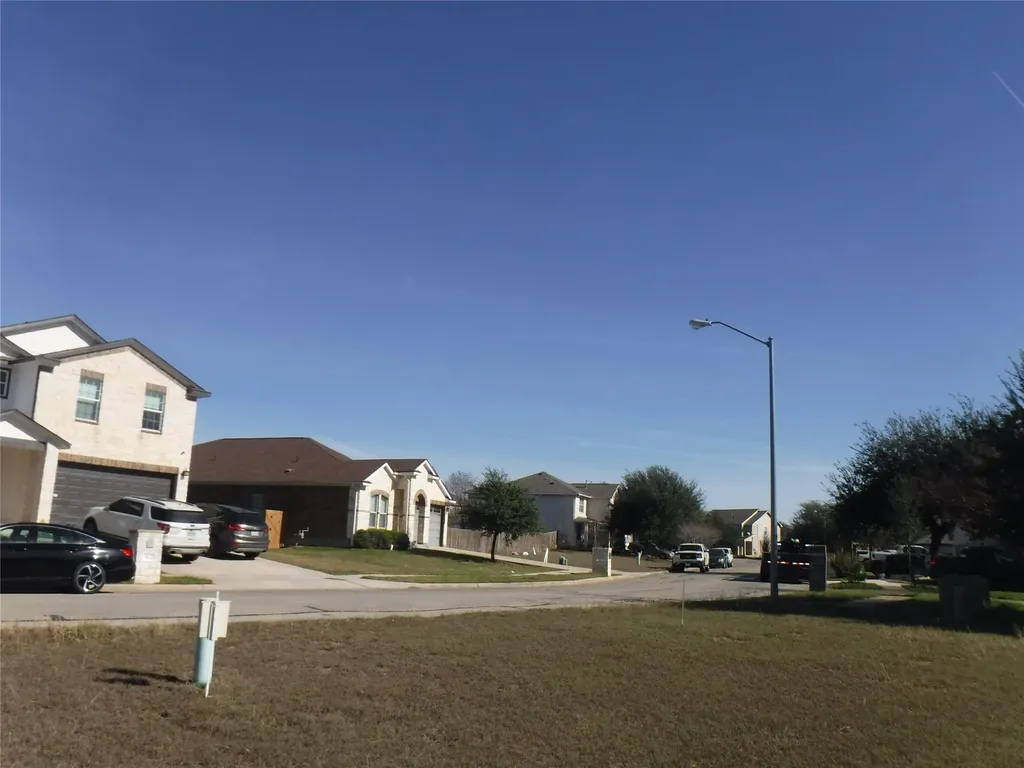 317 Gettysburg Loop Elgin TX 78621