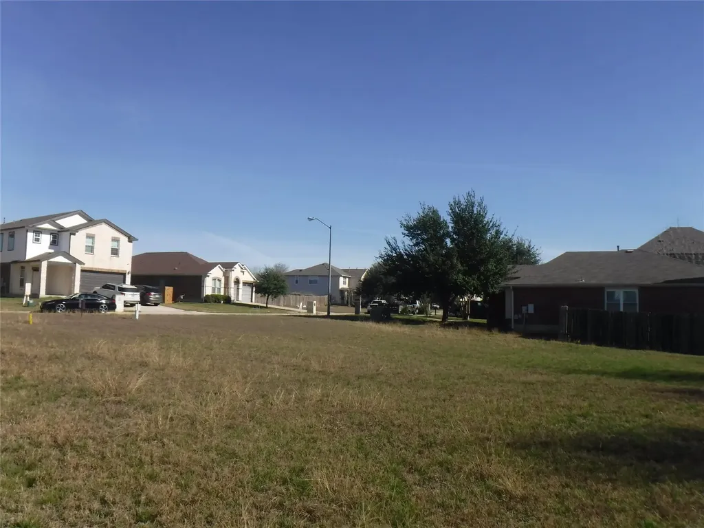 317 Gettysburg Loop Elgin TX 78621