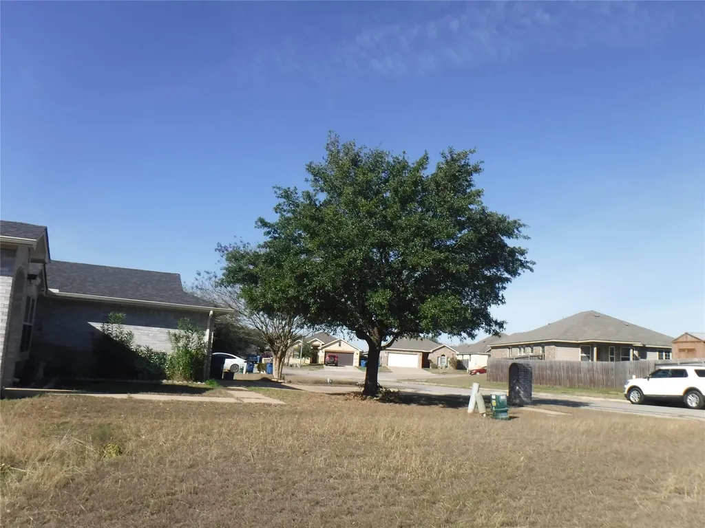 317 Gettysburg Loop Elgin TX 78621