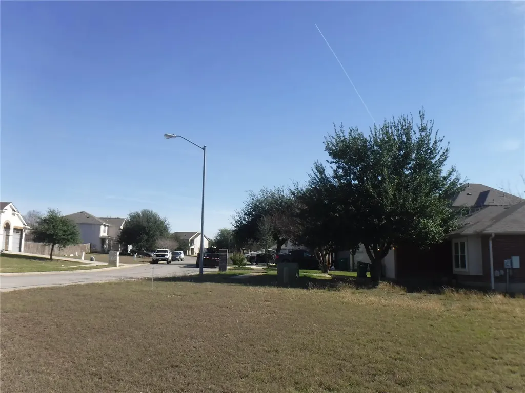 317 Gettysburg Loop Elgin TX 78621