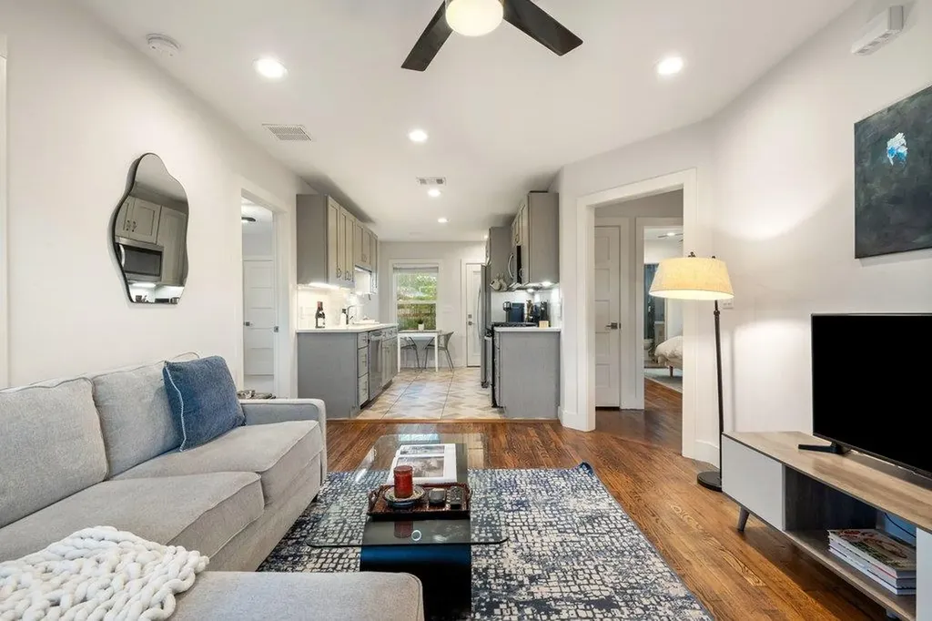 2702 Crest Avenue Austin TX 78702