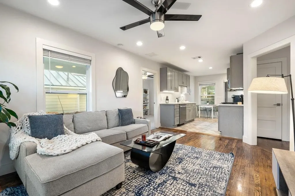 2702 Crest Avenue Austin TX 78702