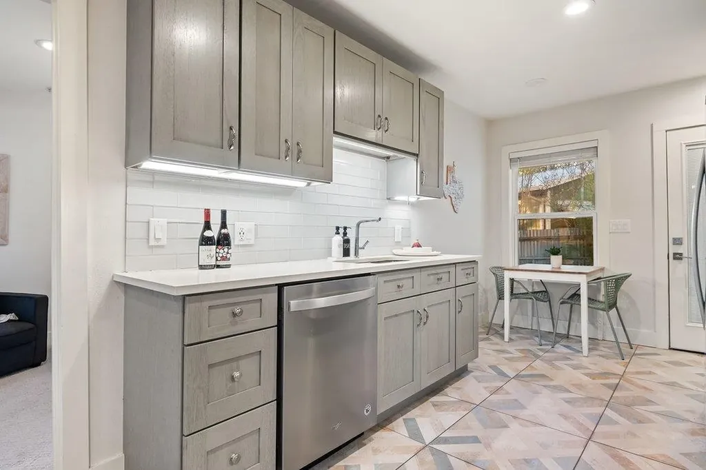 2702 Crest Avenue Austin TX 78702
